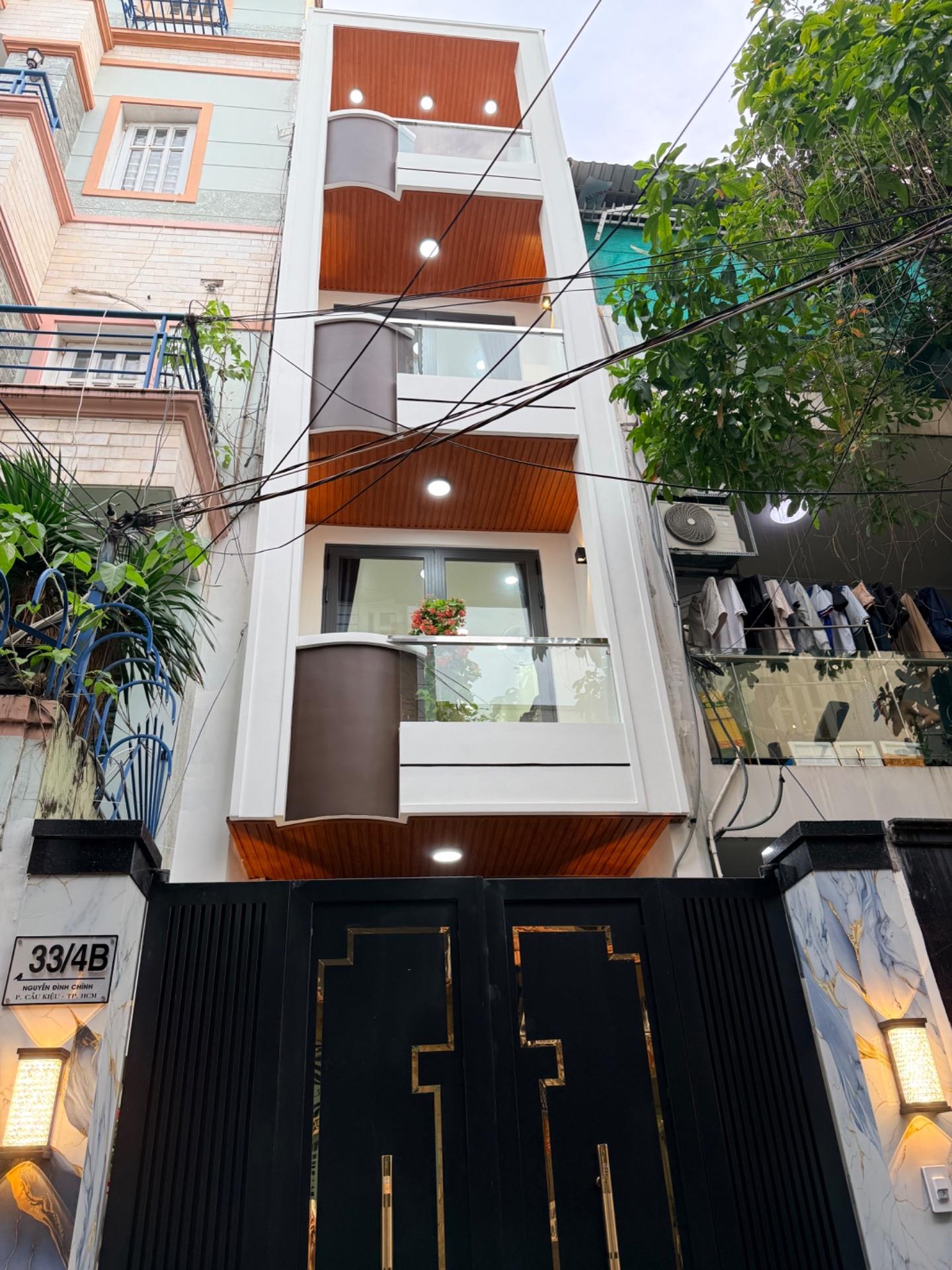 Cần bán ngay căn nhà 62 m2, hướng Đông-Bắc tại Đường Nguyễn Đình Chính - Phú Nhuận, giá 12,8 tỷ