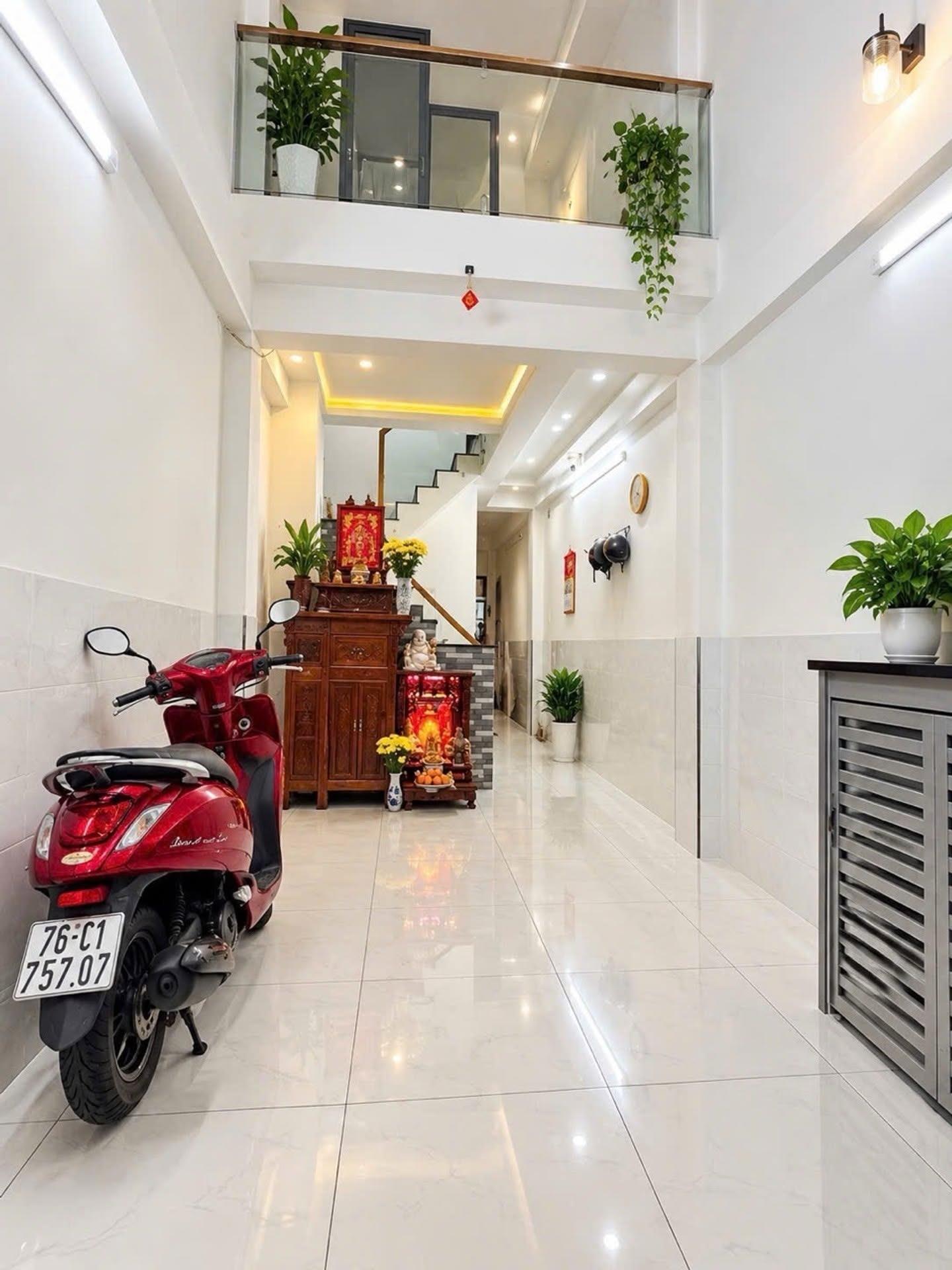 Bán gấp căn nhà đẹp 32 m2 tại Đường Văn Thân - Quận 6 - TP Hồ Chí Minh, giá 4,8 tỷ