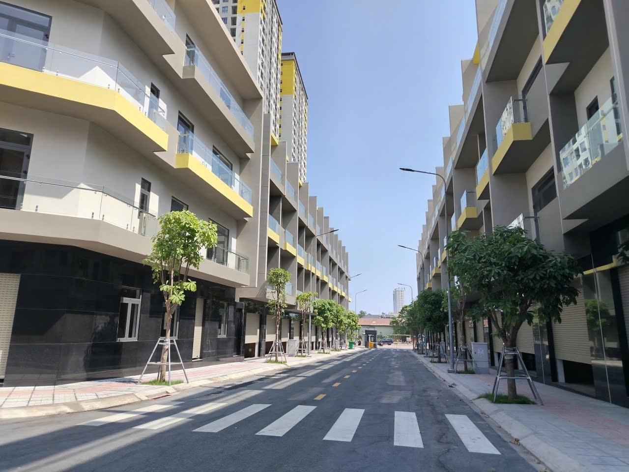Cần bán shophouse 212 m2, giá 10,3 tỷ tại Đường Thống Nhất - Đông Hòa - Dĩ An - Bình Dương