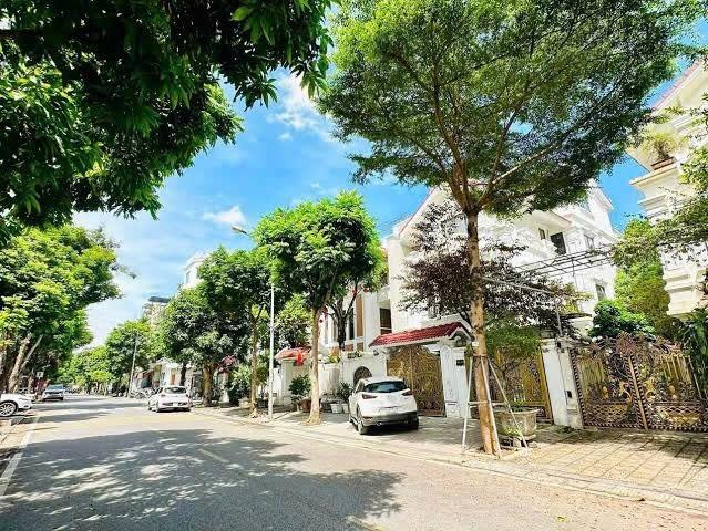 Cần cho thuê nhà lk 200 m2 tại Đường Trần Kim Xuyến - Cầu Giấy - Hà Nội, giá 45 triệu/tháng
