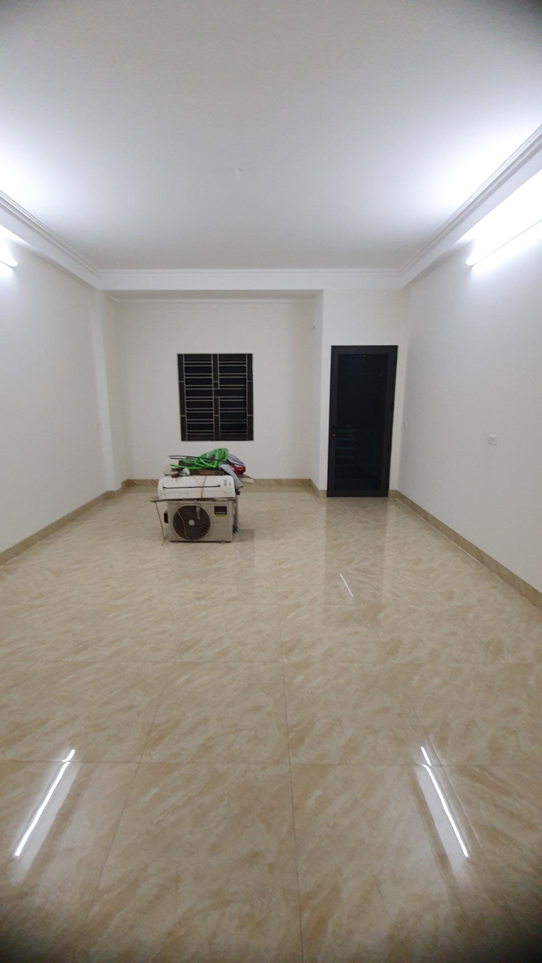 Cho thuê nhà làm cửa hàng, kho, vpcty, ở 90m2 1 tầng 8tr ô tô đỗ cửa vị trí kinh doanh tốt