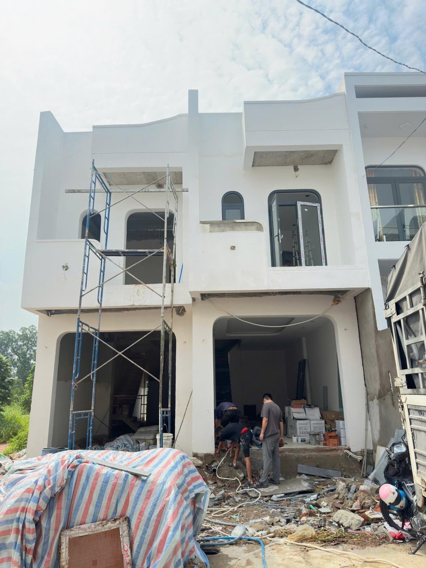 Cần bán ngay nhà sổ riêng 120 m2 tại Đường Hồ Văn Cống - Thủ Dầu Một, giá 2,55 tỷ