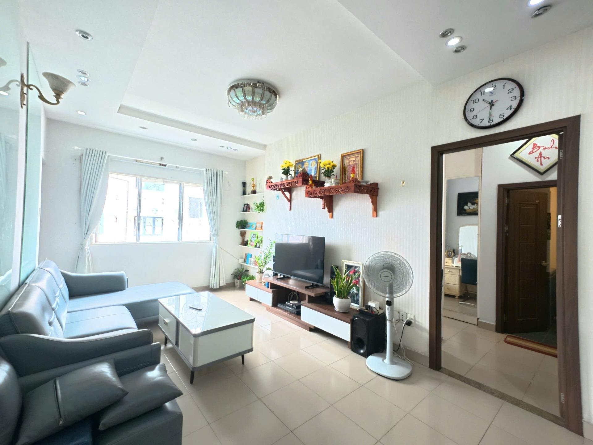 Cần bán gấp chung cư 99 m2, giá 4,9 tỷ tại Đường Kha Vạn Cân - Thủ Đức - TP Hồ Chí Minh