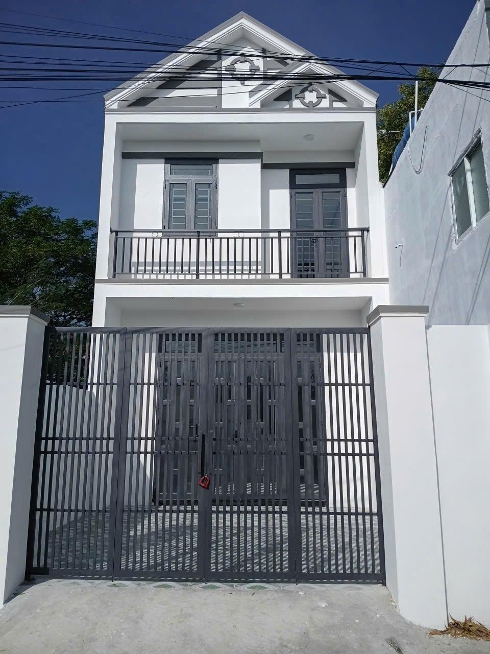 Cần bán căn nhà đẹp 83 m2, hướng Đông-Nam tại Xã Mỹ Hạnh Nam - Đức Hòa - Long An, giá 2,07 tỷ