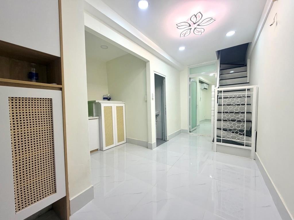 Chuyển nhượng nhà sổ riêng 27 m2 tại Đường Nguyễn Lâm - 7 - Phú Nhuận, giá 3,85 tỷ