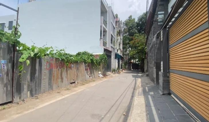Cần bán lô đất sổ riêng 2500 m2, hướng Đông-Bắc tại Thủ Đức - TP Hồ Chí Minh, giá 120 tỷ
