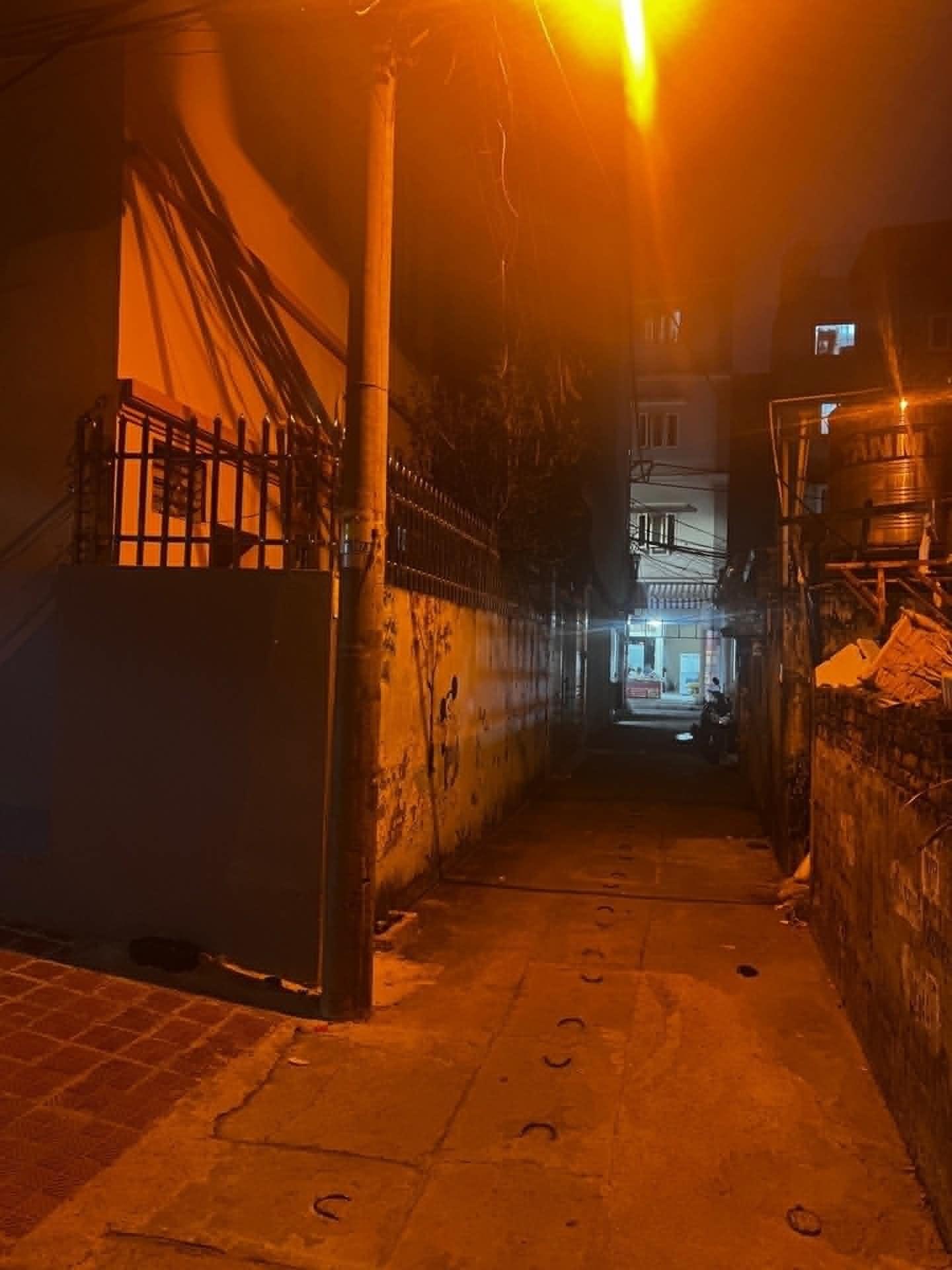 Chuyển nhượng nhà sổ hồng riêng 35 m2, hướng Đông tại Phường Phú Diễn - Bắc Từ Liêm, giá 6,8 tỷ