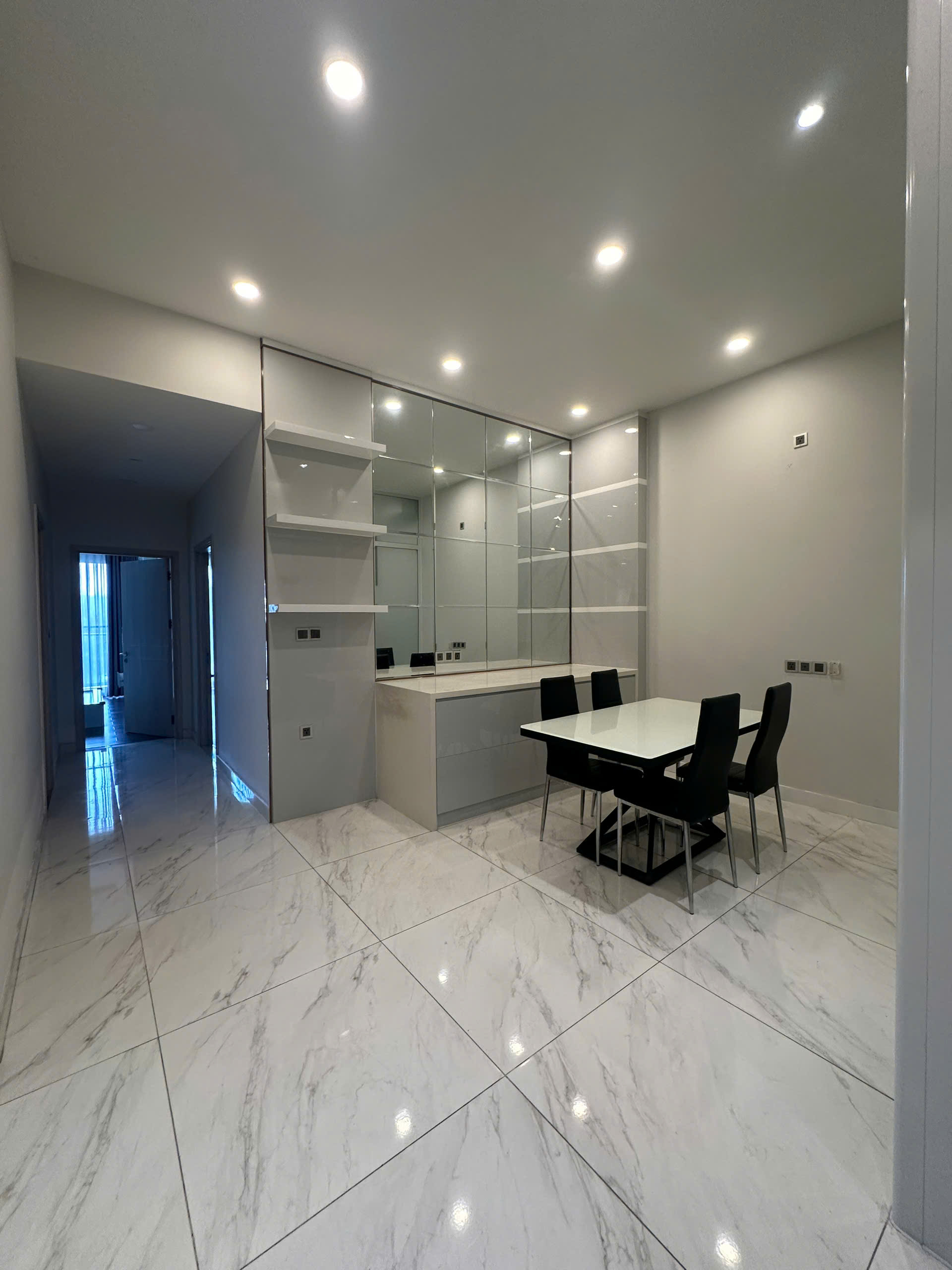 Cho thuê & bán căn hộ Midtown M5, DT 126m, view sông, tầng sân vườn