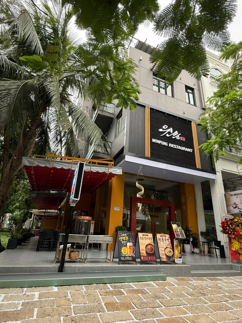 Cần sang lại nhà hàng quán ăn căn góc đường Phan Khiêm Ích Phú Mỹ Hưng gần Sky Garden