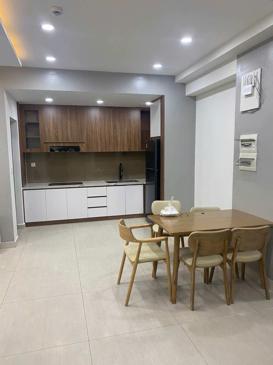 Cho thuê căn hộ Urban Hill, 2 phòng ngủ, đủ nội thất giá 25 triệu/tháng.