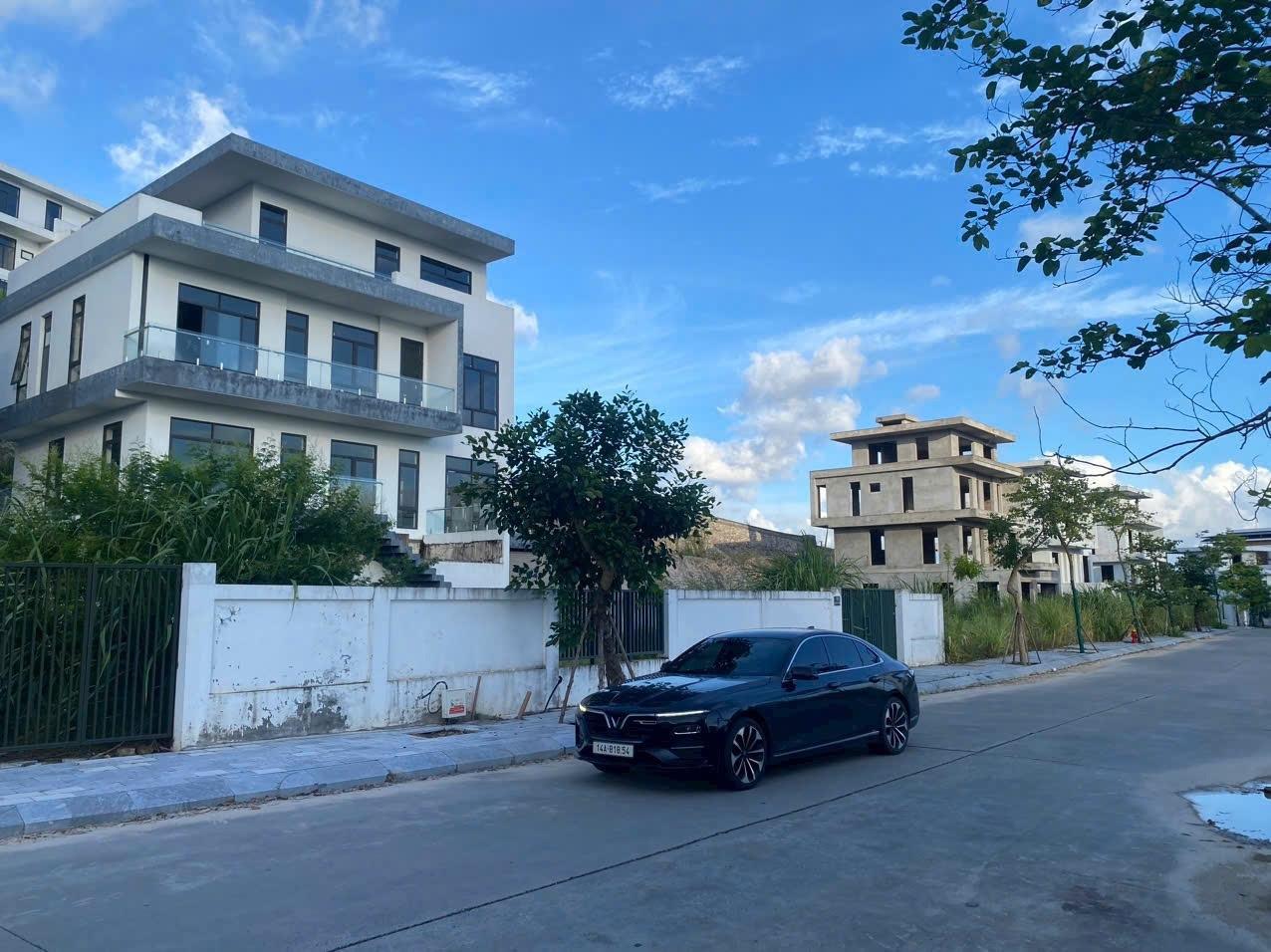Chuyển nhượng nhà biệt thự, liền kề 580 m2, giá 20 tỷ tại Đường Hạ Long - Hạ Long - Quảng Ninh