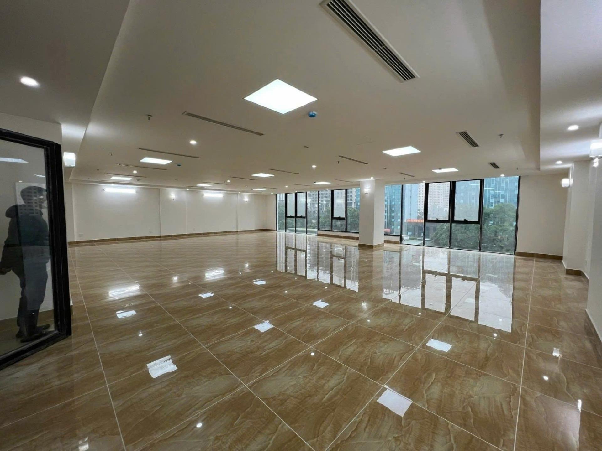 Bán nhanh nhà mặt phố đẹp 120 m2 tại Đường Lê Văn Lương - Nhân Chính - Thanh Xuân, giá 77 tỷ