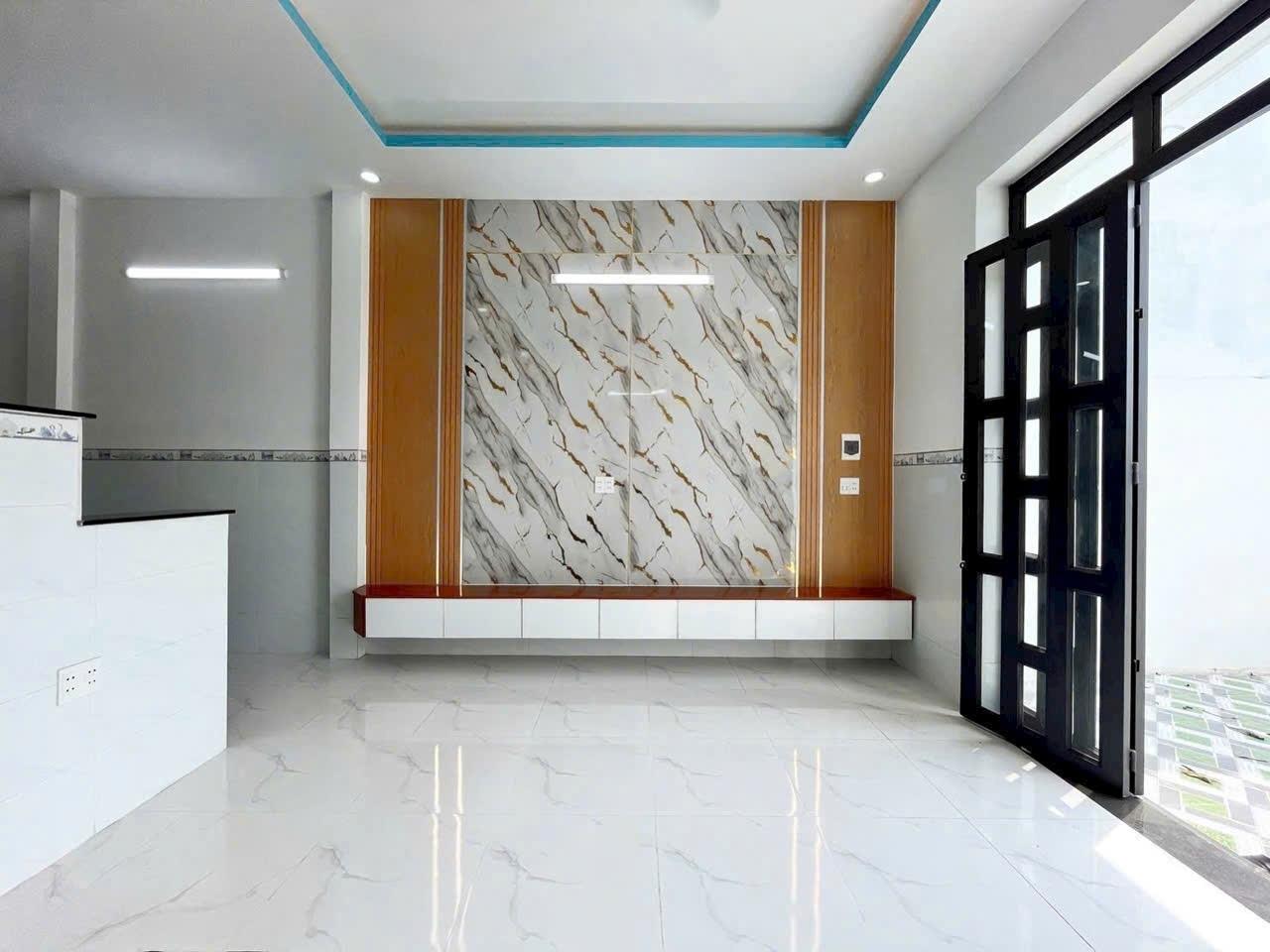 Cần bán ngay căn nhà đẹp 83 m2, hướng Đông-Nam tại Xã Mỹ Hạnh Nam - Đức Hòa - Long An, giá 2,07 tỷ