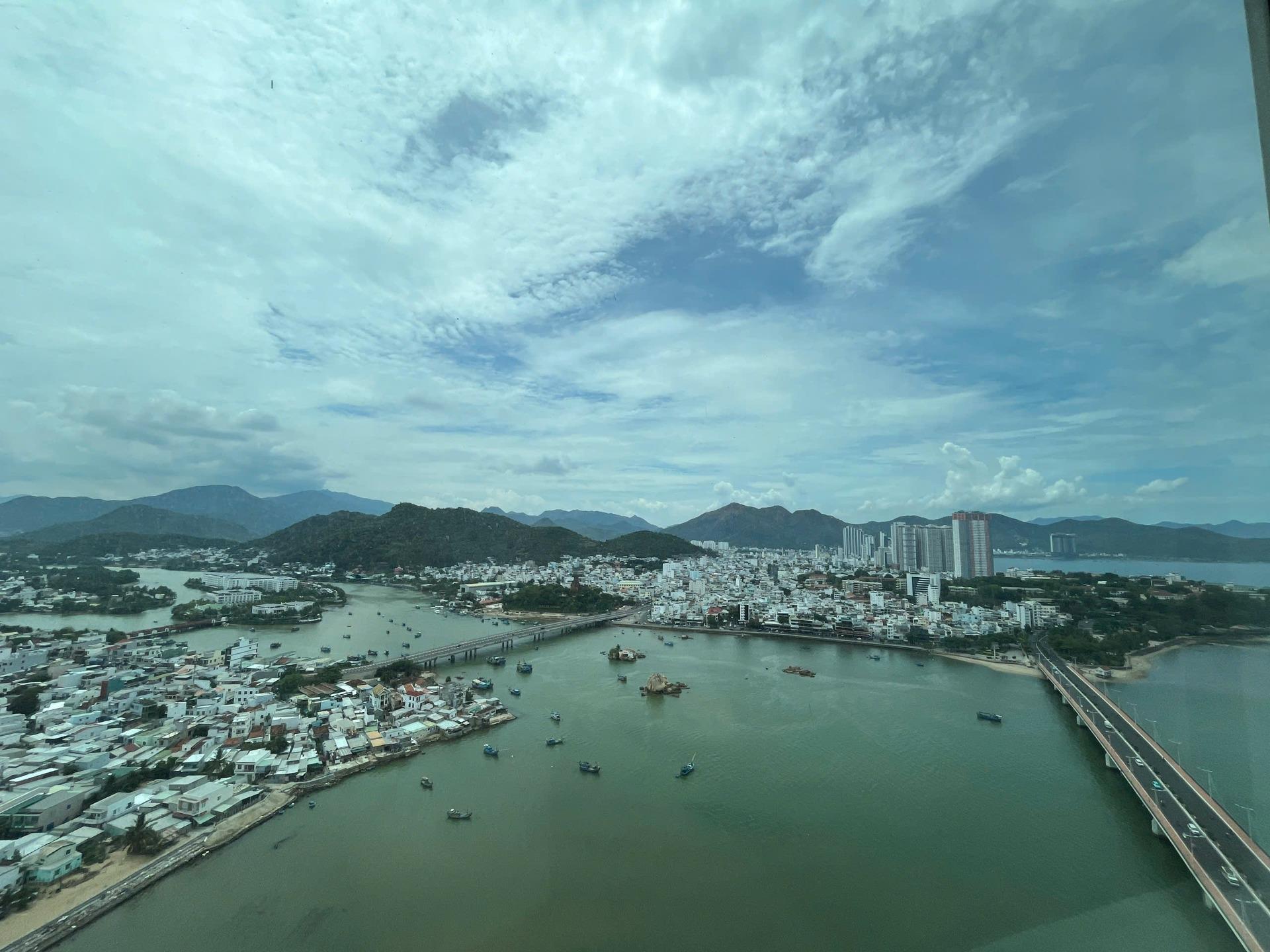 Cần bán ngay căn hộ 68 m2, hướng Đông-Nam, giá 2,7 tỷ tại Thành phố Nha Trang - Khánh Hòa