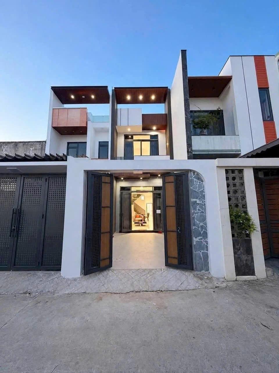 Bán nhanh nhà 96 m2, hướng Nam tại Đường Nguyễn Ái Quốc - Tân Hiệp - Biên Hòa, giá 4,65 tỷ