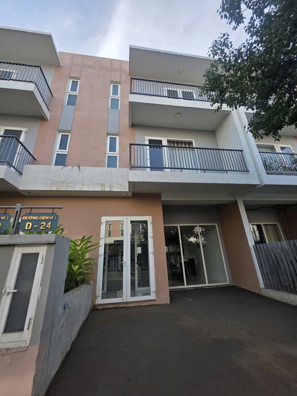 Bán nhà biệt thự liền lề 90 m2, giá 8 tỷ tại Đường 990 - Phú Hữu - Quận 9 - TP Hồ Chí Minh