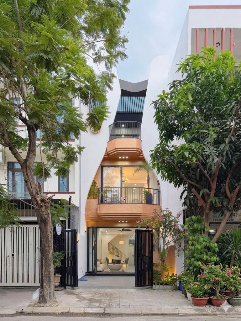 Cần bán gấp bán nhanh nhà phố 3 tầng, 100 m2, mặt tiền 5m tại Đường Huỳnh Ngọc Đủ, giá 8,65 tỷ