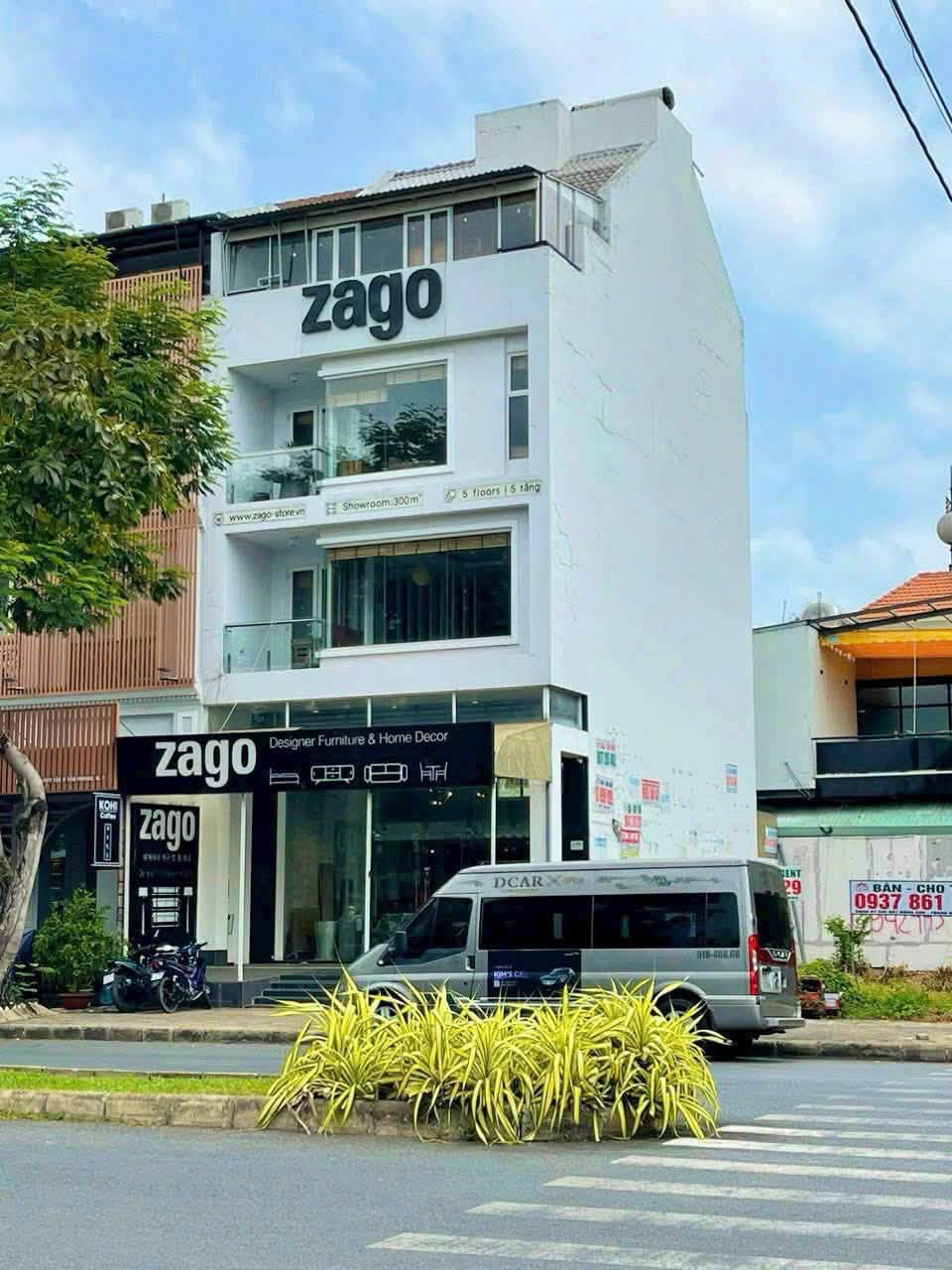 Cho thuê nhà nguyên căn đường đôi Hà Huy Tập, căn kế góc, có thang máy