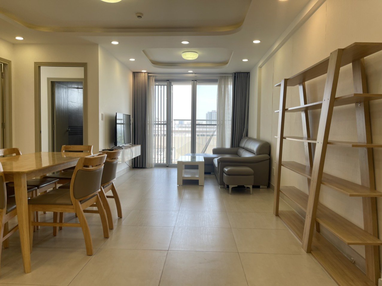 Thiện chí cho thuê căn hộ Scenic Valley 1, 70m2, 2pn, nhà đẹp, giá 18tr/tháng