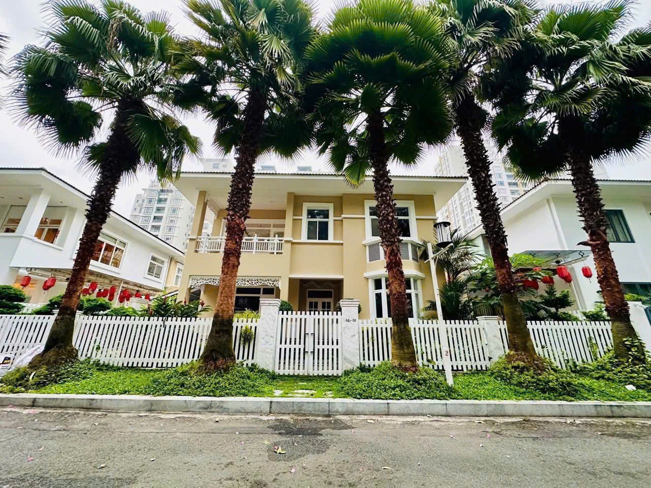 Cho thuê biệt thự đơn lập Mỹ Phú 1, full nội thất cao cấp, 