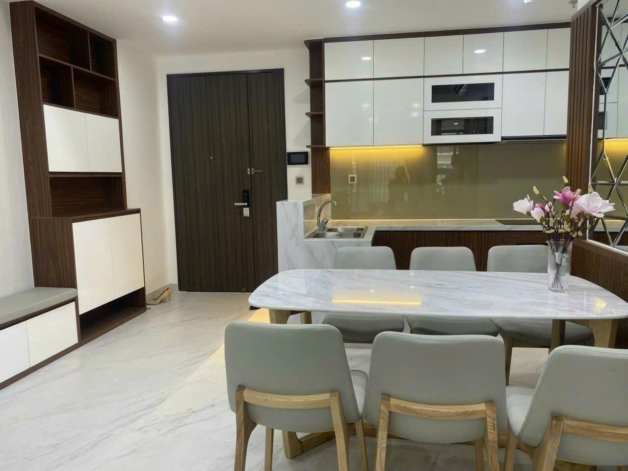 Cho thuê 2 Phòng ngủ 81m2, full nội thất - Midtown, Phú Mỹ Hưng, View villa .
