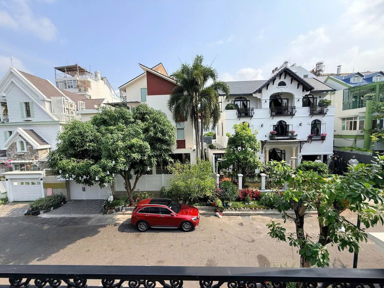 Cho thuê biệt thự Nam Thiên 2 - VỊ TRÍ VÀNG đường Hà Huy Tập - 6PN giá siêu rẻ