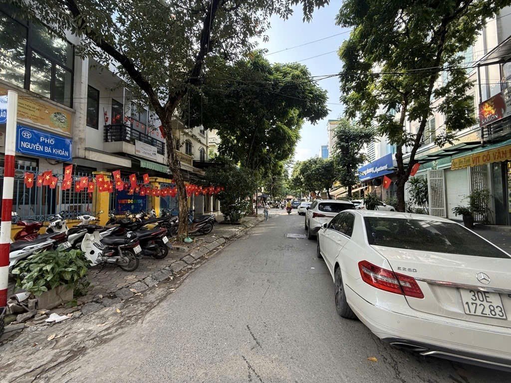 Bán Nhà Mặt Phố Trần Quốc Vượng. Cầu Giấy. Thang Máy. Ô Tô. DT 130m2. MT 6m. Giá 86.5 Tỷ.