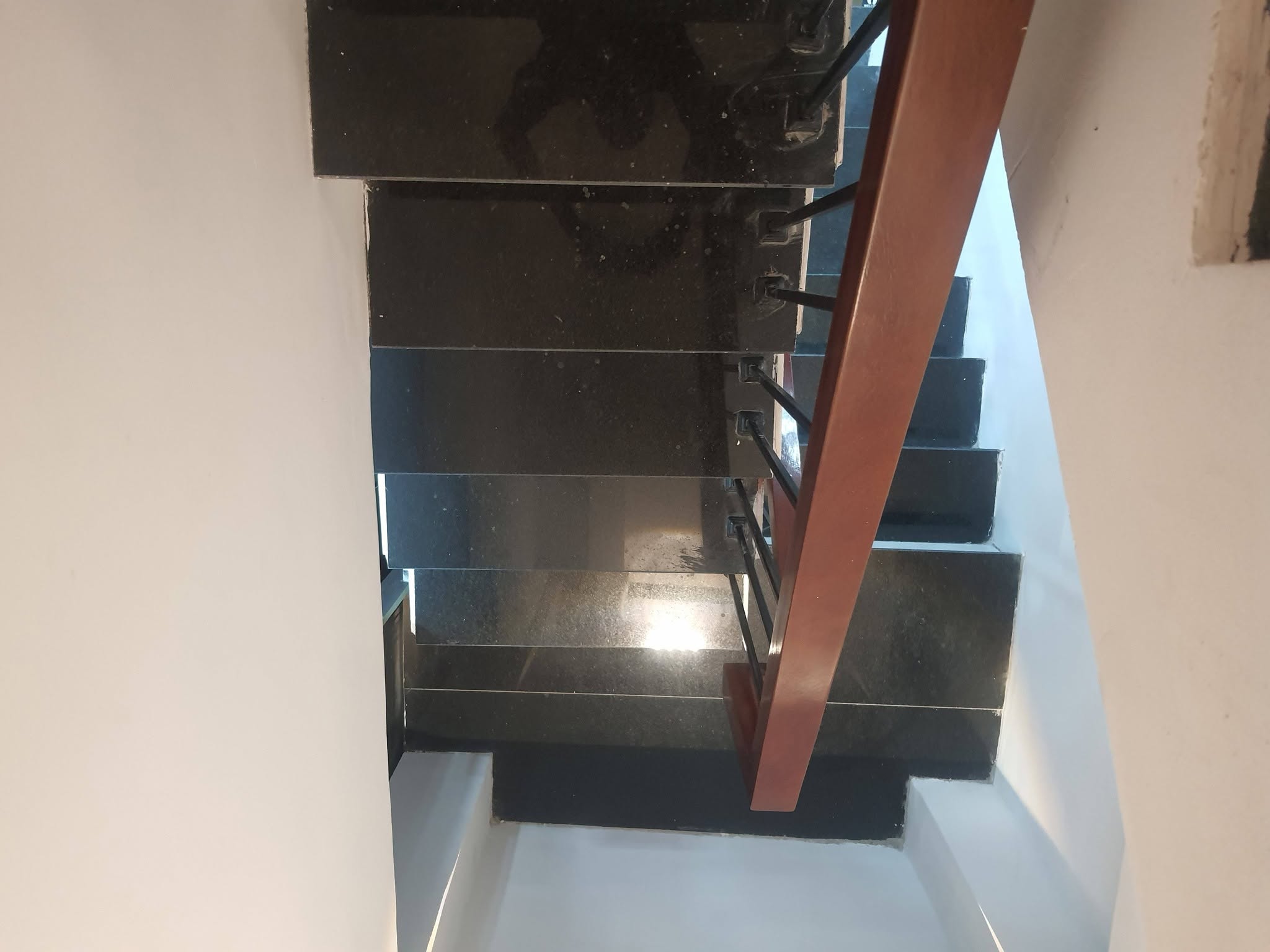 NÚT GIAO BẠCH MAI – PHỐ HUẾ – CÁCH 1 NHÀ RA PHỐ – 5 TẦNG * 3 NGỦ * 5.82 TỶ – 038.248.7733 