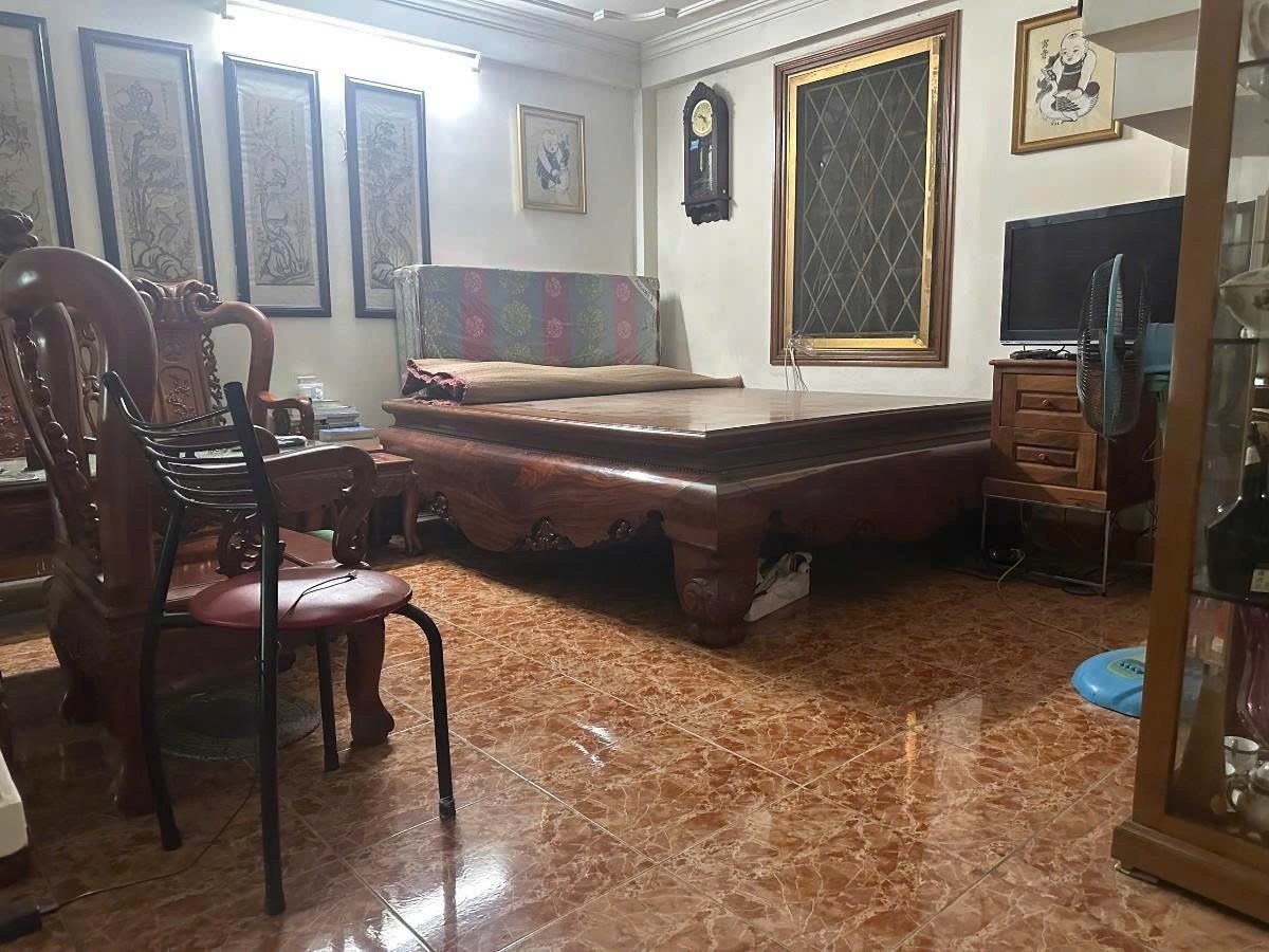 Bán Nhà Pháo Đài Láng. Đống Đa. Ô Tô. DT 42m2. MT 5.2m. 6 Tầng. Giá 12.8 Tỷ.