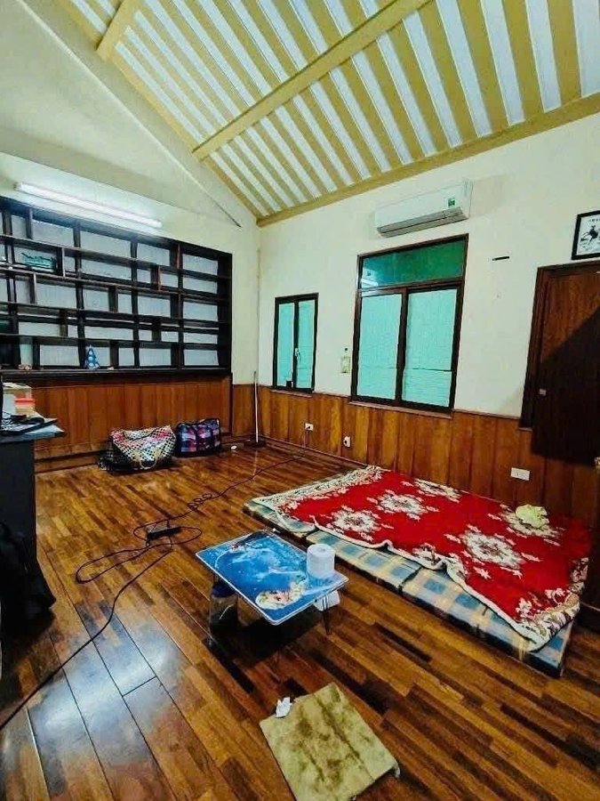 Bán Nhà Mặt Phố Hoa Bằng. Cầu Giấy. Lô Góc. Ô Tô. DT 210m2. MT 5m. 5 Tầng. Giá 55 Tỷ.