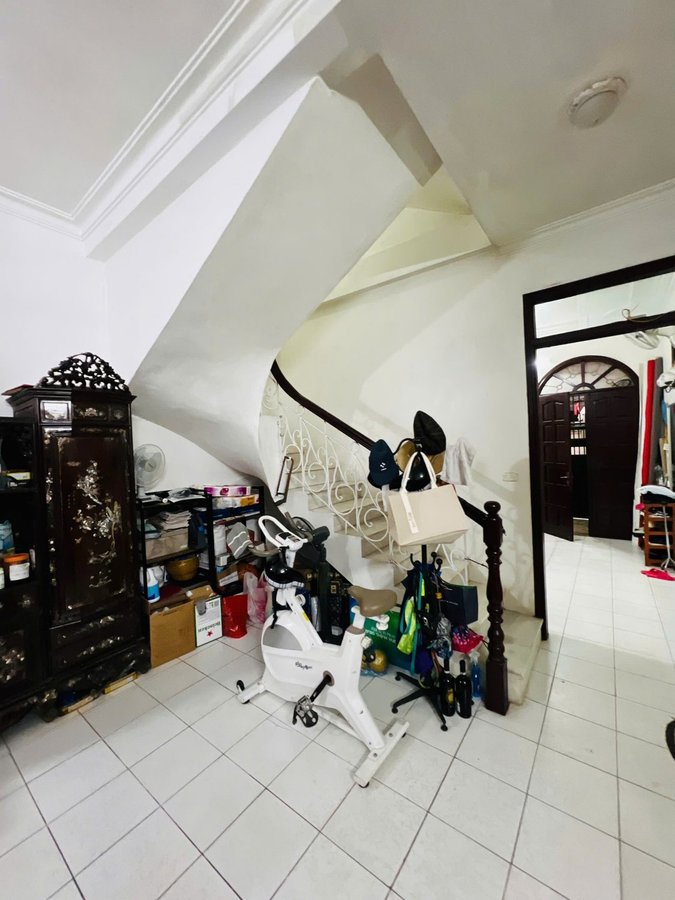 Bán Nhà Hoa Bằng. Cầu Giấy. Ô Tô. DT 73m2. MT 4.7m. 4 Tầng. Giá 24.3 Tỷ.