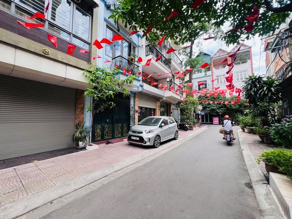 BÁN NHÀ PHÂN LÔ VĂN CHƯƠNG  - ĐỐNG ĐA. NHÀ DÂN XÂY .THANG MÁY.Ô TÔ. KINH DOANH  TẶNG NỘI THẤT