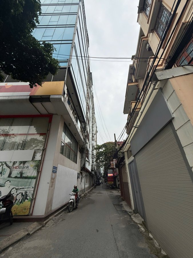 Nhà Mặt Phố Nguyễn Khang. Cầu Giấy. Thang Máy. Lô Góc. Ô Tô. Vỉa Hè. DT 135m2. Giá 70.5 Tỷ.