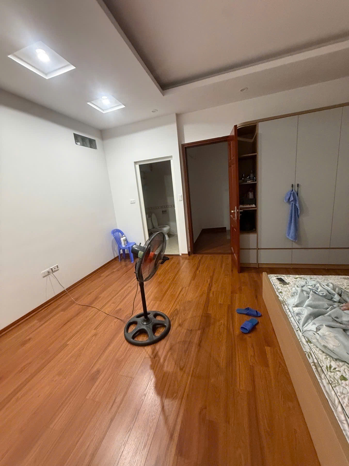 Bán nhà phân lô Xuân Thủy, 10m ra phố, hơn 40m2x5T, chỉ 10 tỷ 