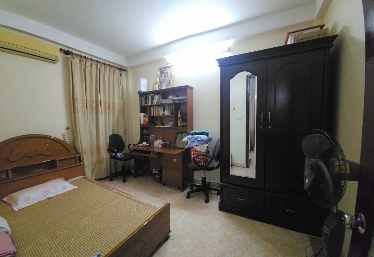 Bán Nhà Dân Xây Đường Cầu Giấy. Lô Góc. DT 37m2. MT 4m. 4 Tầng. Giá 8.76 Tỷ.