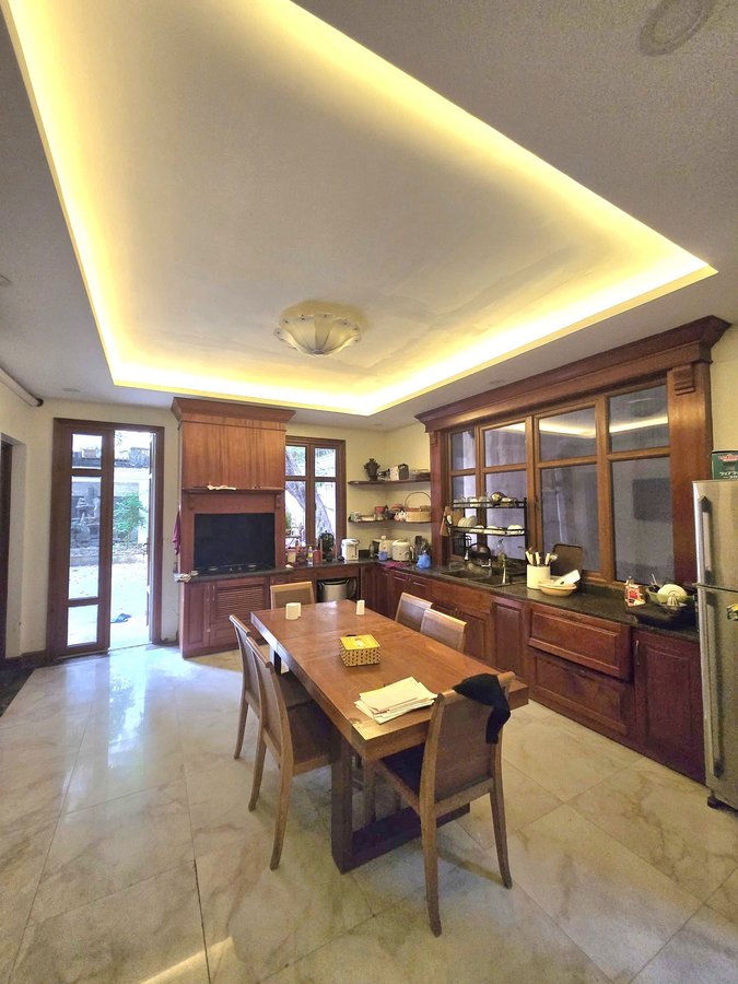 Bán Nhà BT Kim Mã. Ba Đình. Thang Máy. Ô Tô. DT 289m2. MT 10m. Giá 61.5 Tỷ.