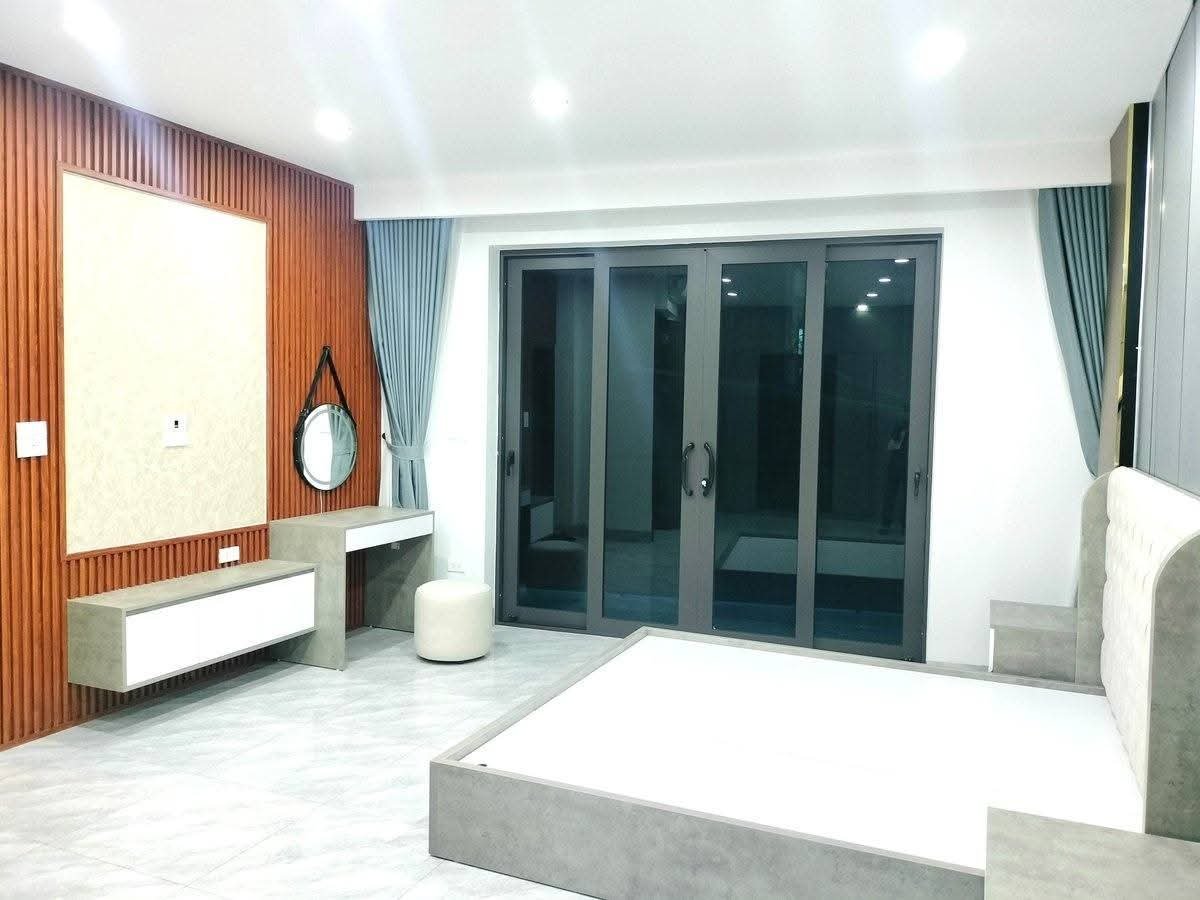 Bán Nhà Linh Quang. Đống Đa. 7 Tầng Thang Máy. DT 51m2. MT 7.5m. Giá 14.9 Tỷ.
