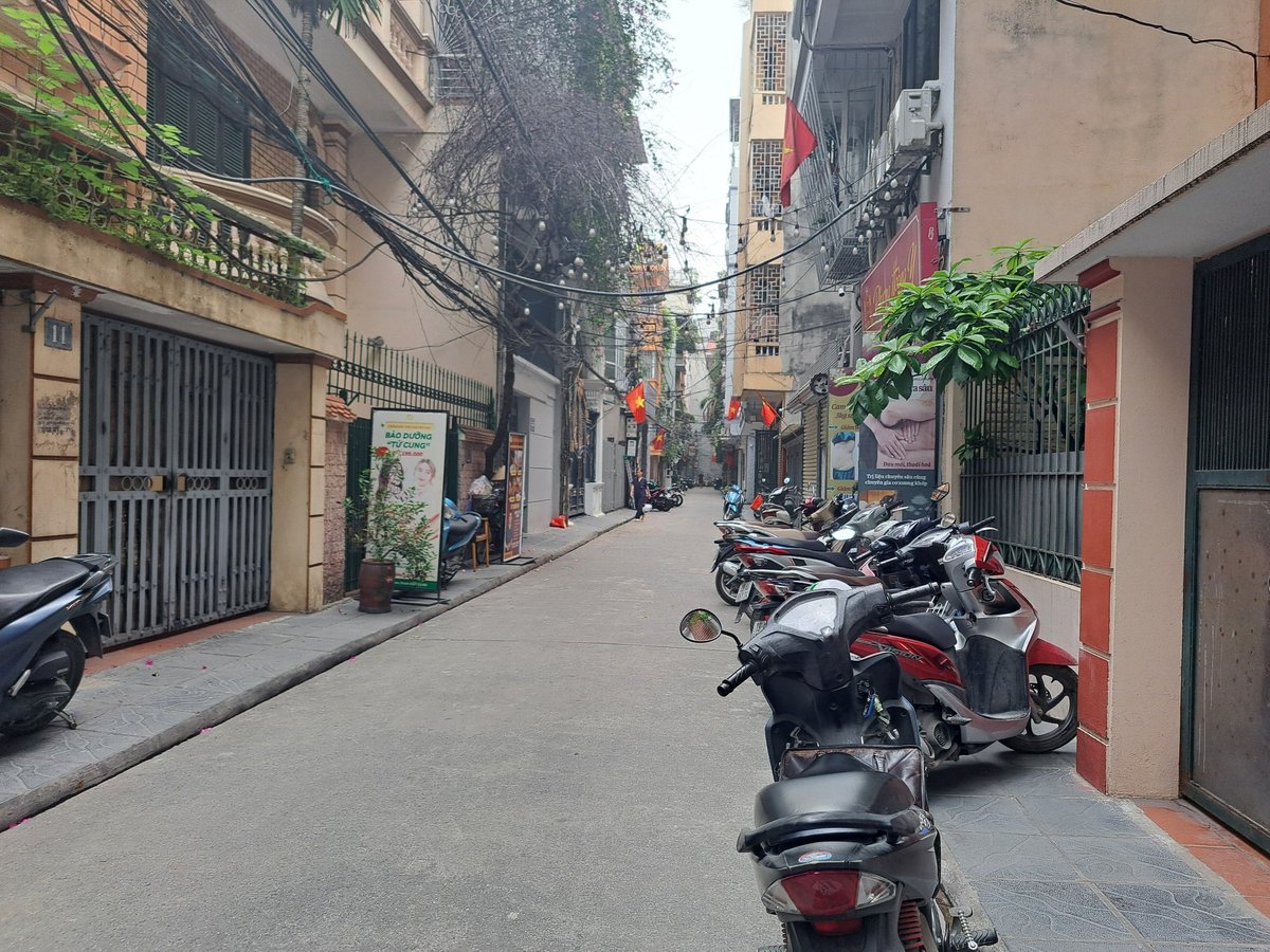 Bán Nhà Lê Trọng Tấn. Thanh Xuân. Ô Tô. DT 102m2. MT 7.3m. 2 Tầng. Giá 42.5 Tỷ