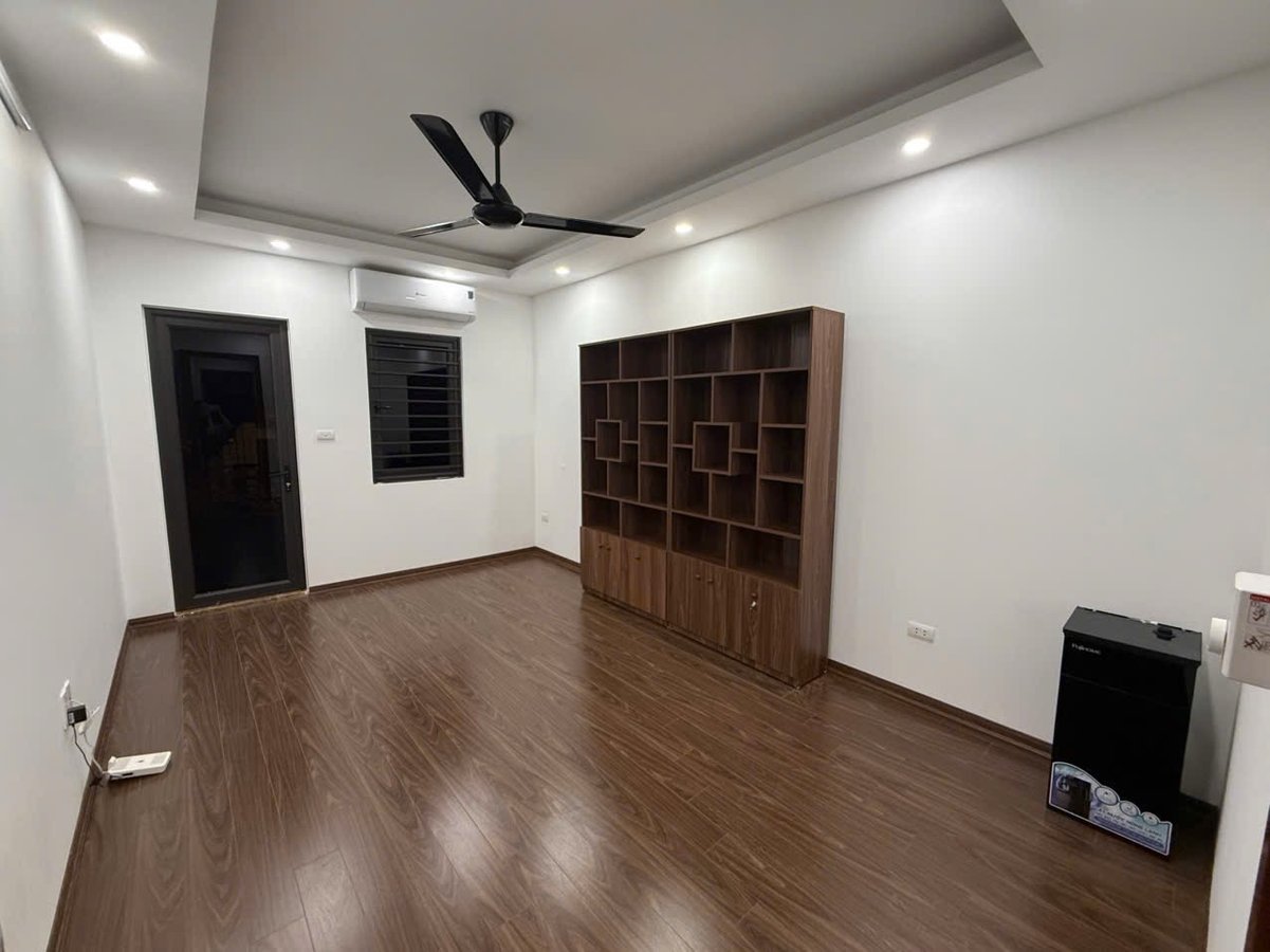 Bán Nhà Ngô Tất Tố. Đống Đa. Thang Máy. Lô Góc. Ô Tô. DT 44m2. MT 3.3m. Giá 21.9 Tỷ.