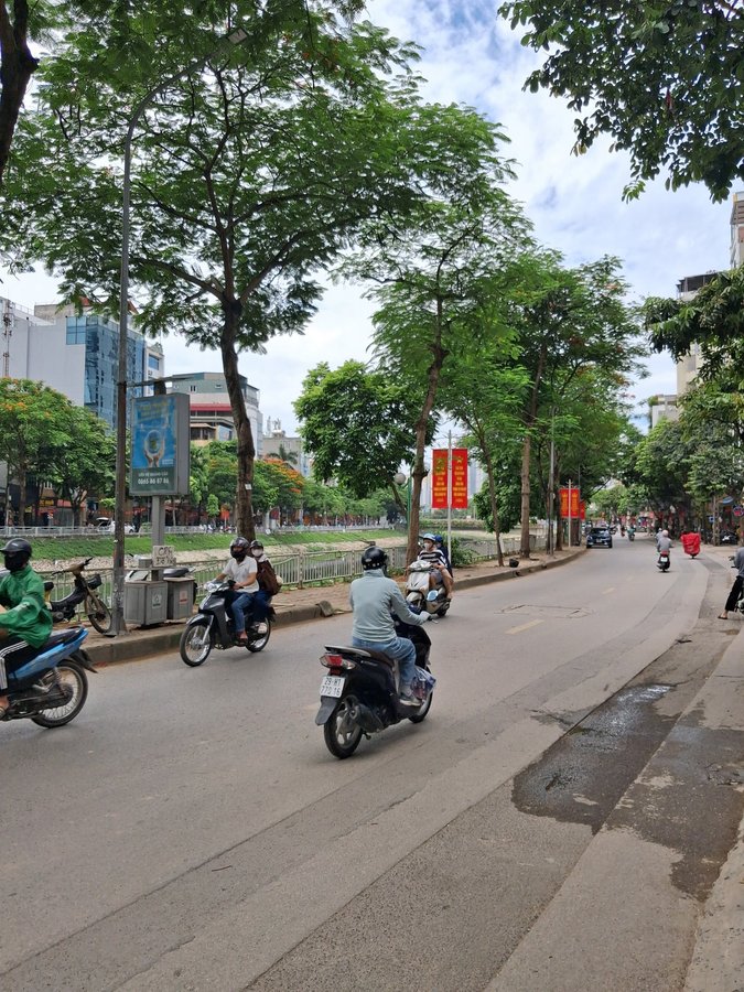 Bán Đất Mặt Phố Khương Đình. Thanh Xuân. Ô Tô. Vỉa Hè. DT 185m2. MT 7.8m. Giá 87.5 Tỷ.