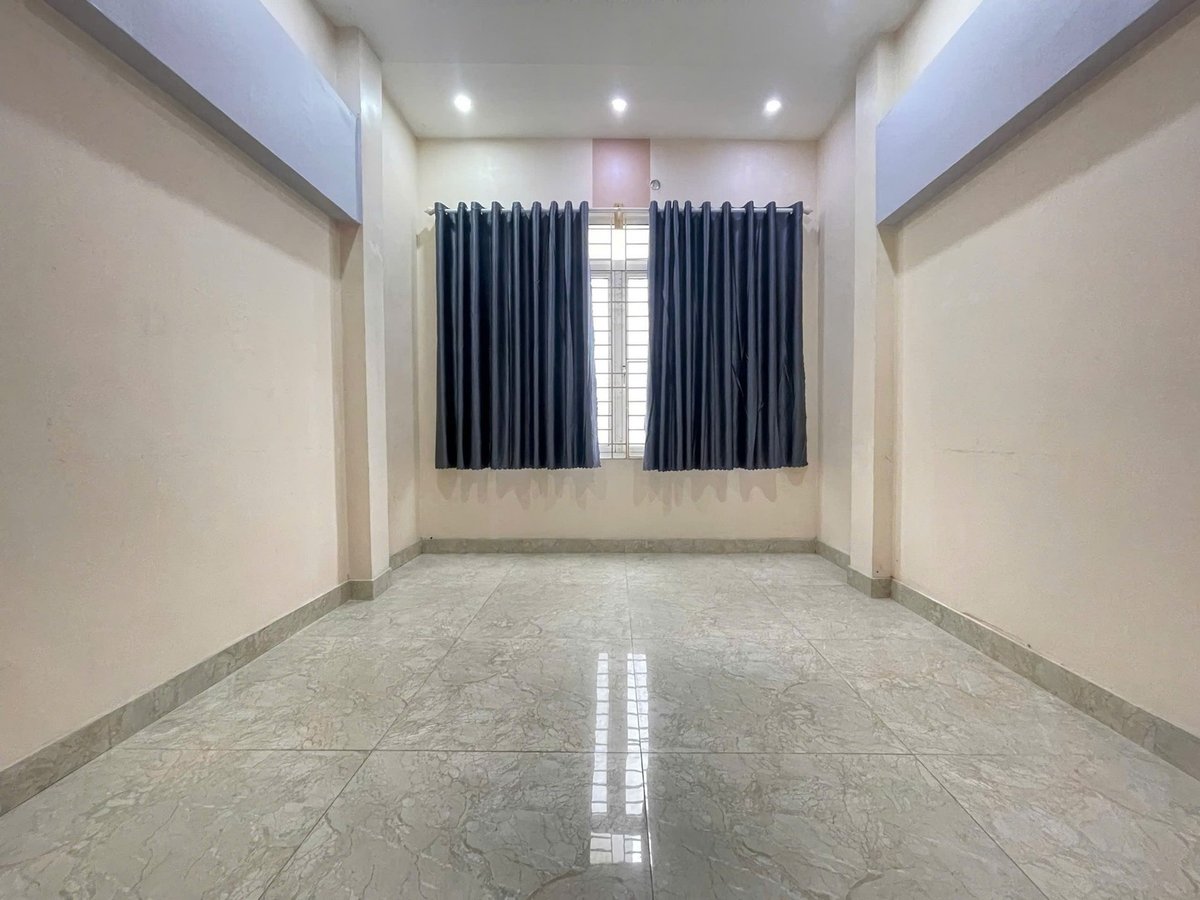 Bán Nhà Mặt Phố. 1 Mặt Ngõ Bờ Sông Sét. Hoàng Mai. Ô Tô. Vỉa Hè. DT 40m2. Giá 18.9 Tỷ.