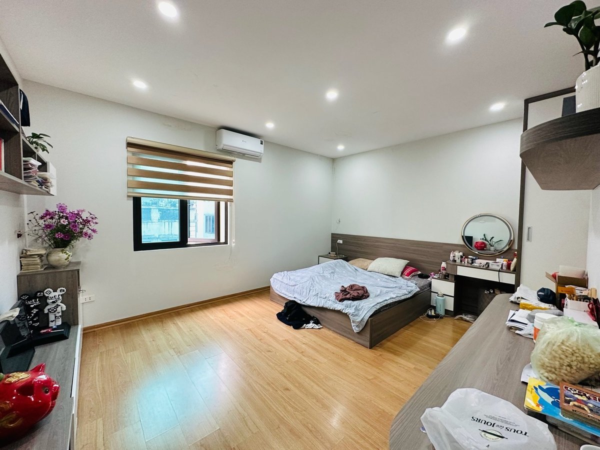 Bán Nhà Đội Cấn. Ba Đình. DT 98m2. MT 3.2m. 5 Tầng. Giá 17.9 Tỷ