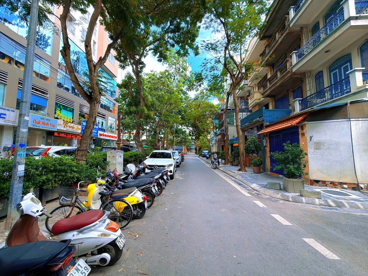 Bán Nhà KĐT Định Công. Hoàng Mai. Lô Góc. Ô Tô. Vỉa Hè. DT 90m2. MT 9m. Giá 38.3 Tỷ