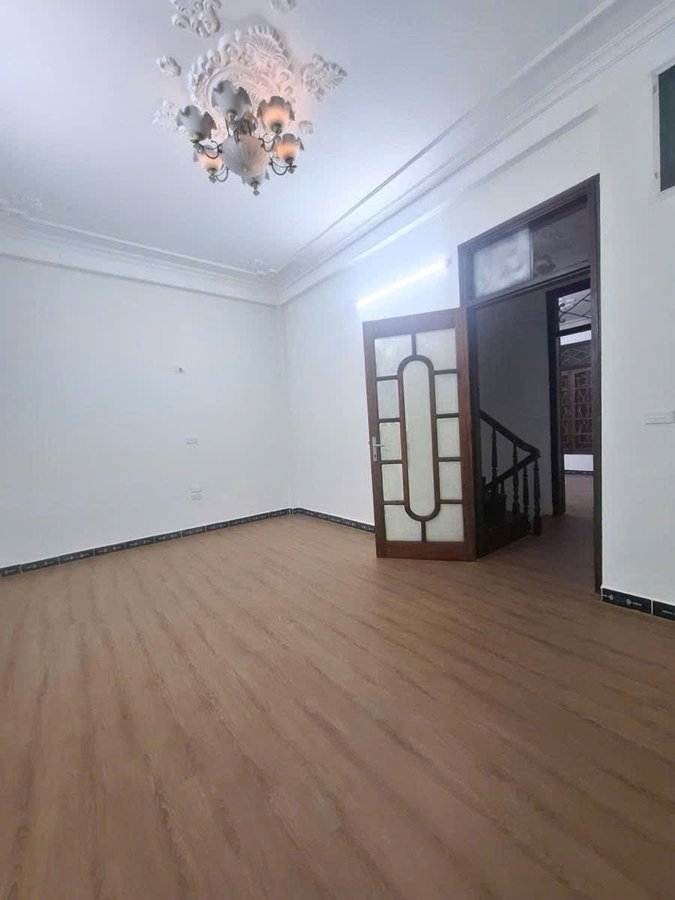 Bán Nhà Nguyễn Chí Thanh. Đống Đa. Ô Tô. DT 50m2. MT 6m. 5 Tầng. Giá 22.3 Tỷ.