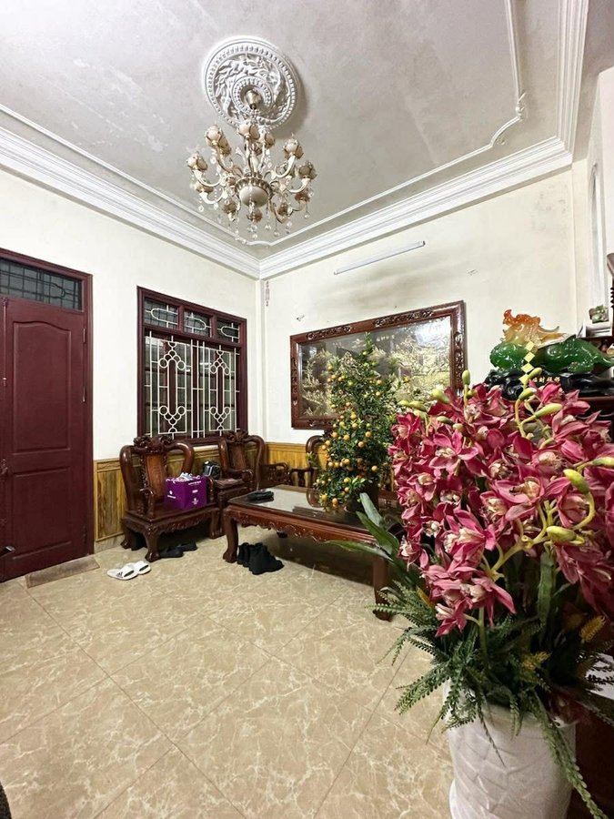 Bán Nhà Yên Lãng. Đống Đa. DT 50m2. MT 4.5m. 5 Tầng. Giá 13.7 Tỷ.