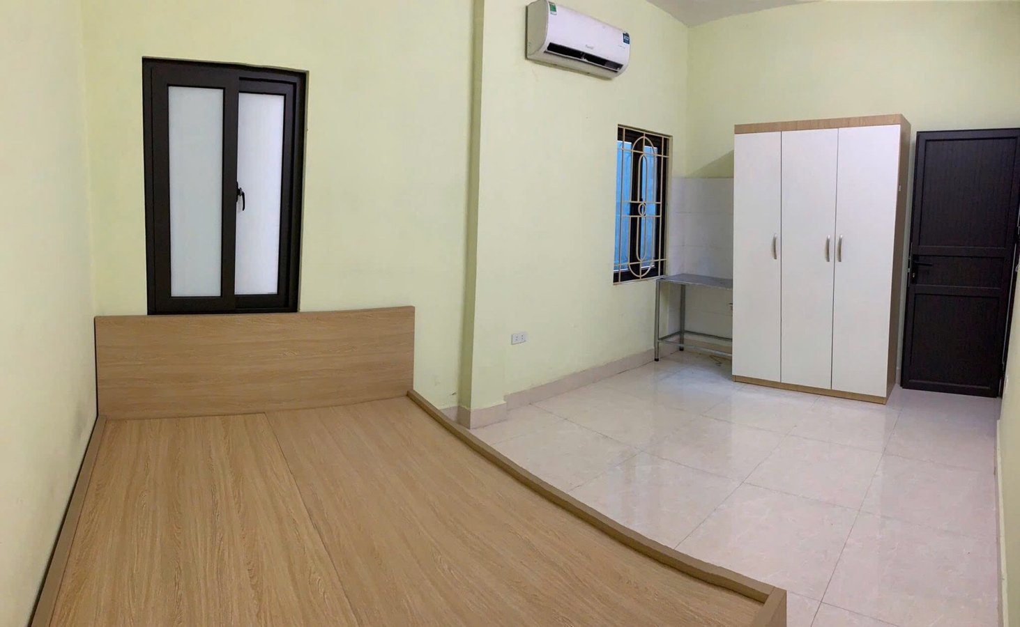 Bán Nhà Đường Cầu Giấy. Cầu Giấy. DT 64m2. MT 4.8m. 5 Tầng. Giá 15.6 Tỷ.