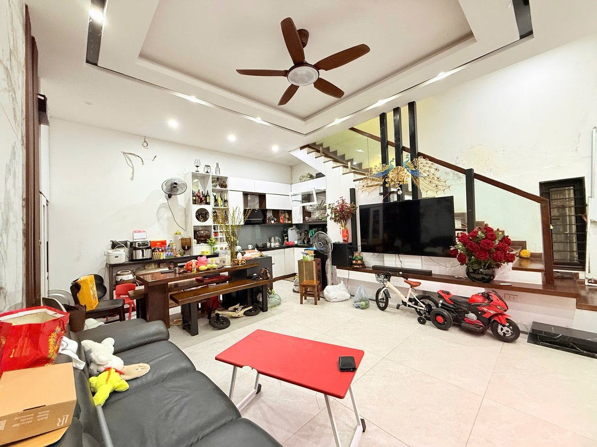 Bán Nhà Hoàng Văn Thái. Thanh Xuân. DT 64m2. MT 7.2m. 4 Tầng. Giá 13.4 Tỷ