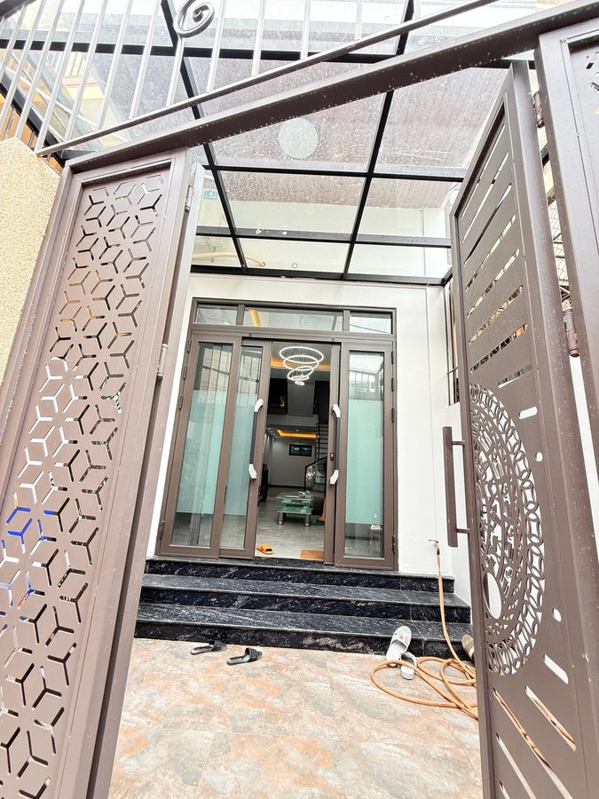 Bán Nhà Lạc Long Quân. Tây Hồ. 5 Tầng Thang Máy. DT 60m2. MT 3.6m. Giá 11.9 Tỷ.