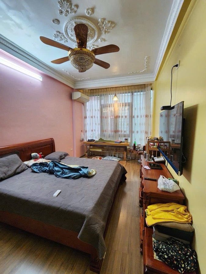 Bán Nhà Trung Liệt. Đống Đa. DT 50m2. MT 3.3m. 5 Tầng. Giá 9.5 Tỷ. 