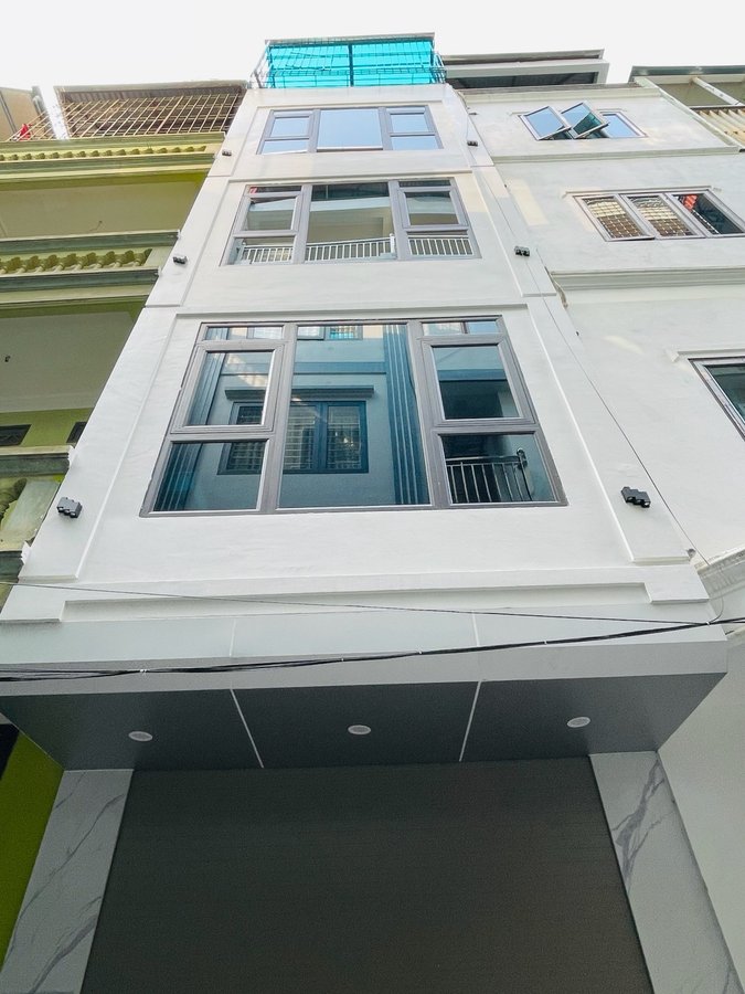 Bán Nhà Đường Láng. Đống Đa. 5 Tầng Thang Máy. Ô Tô. DT 36m2. MT 3.5m. Giá 13.8 Tỷ.